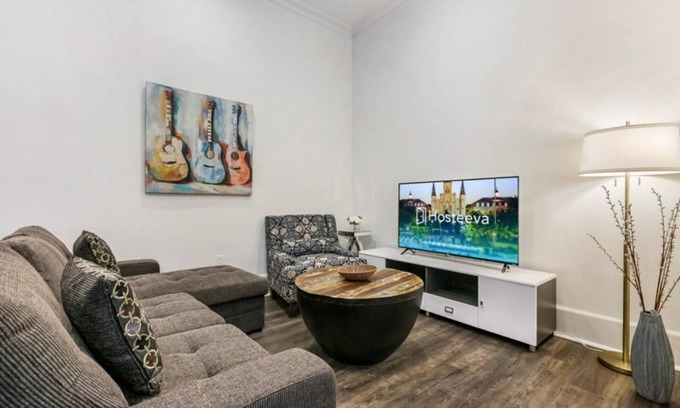 Central Business District Condo | French Quarter Retreat|On Canal St/Parade Route