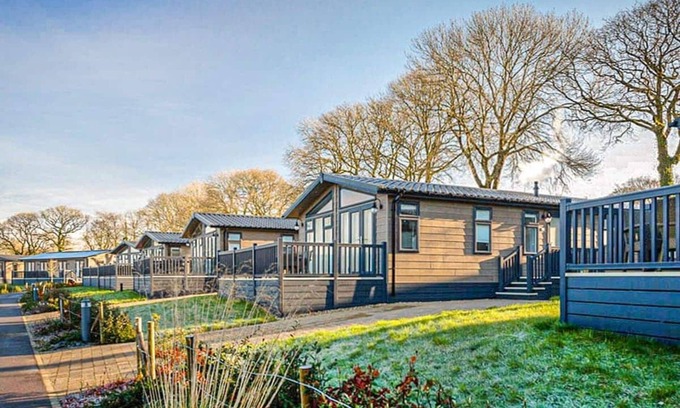 Axminster Ski Chalet | Fresh and contemporary styled lodge.