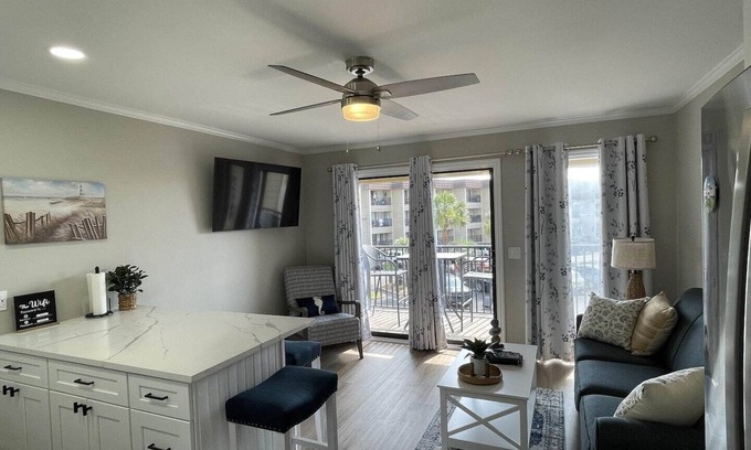 Folly Field Condo | FRESHLY RENOVATED OCEAN VILLA – COASTAL STYLE & OCEAN VIEWS