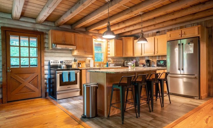 Pisgah Forest Cabin | Freshly Renovated & Cozy Log Cabin - Room for 10!