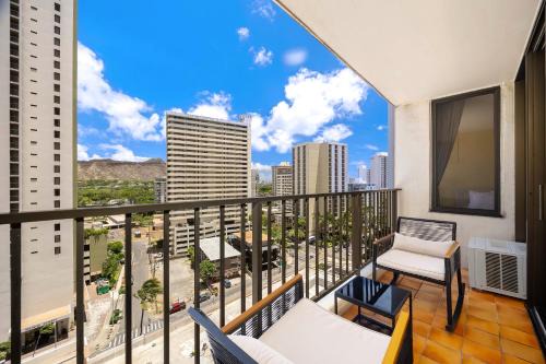 Waikiki Apartment | Freshly Updated Condo in Waikiki with Free Parking