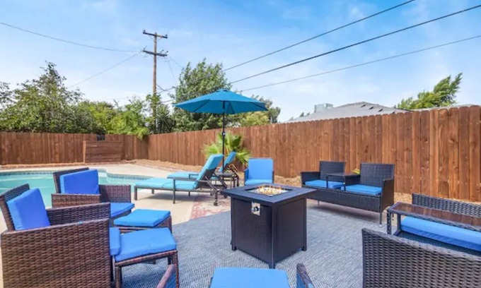 Raisin House | Fresno House | Pool | Fire Pit | Garage | 3/2:Wow!