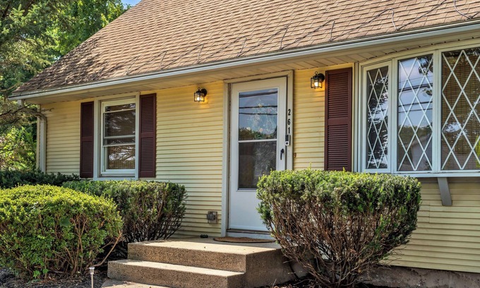 Bristol House | Friends & Family Retreat in Charming 4-bedroom House. Pet-Friendly!