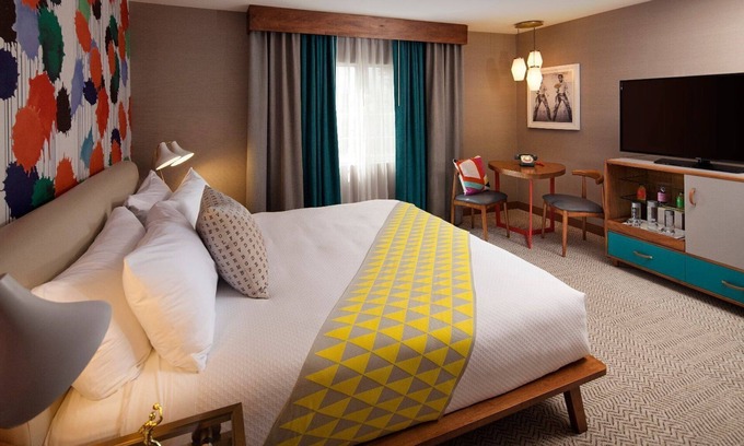 Venice Hotel | Friends Getaway! Swimming Pool, Short Distance from Abbot Kinney Boulevard!