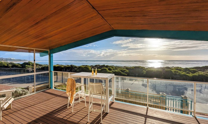 Falcon House | Front Row views and 50m from the beach. Beach House Avalon.
