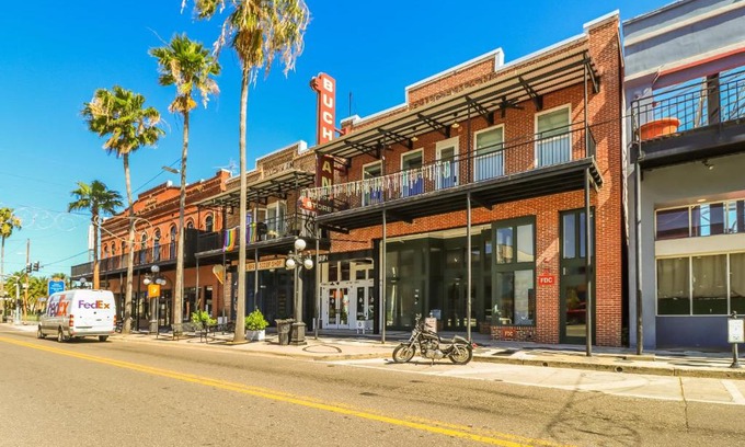 Historic Ybor Apartment | FRONTDESK 1910 E 7th Ave Apts Historic Ybor Tampa