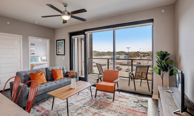 Highland Apartment | Frontdesk | 2 BR Apt short drive to Lake Travis