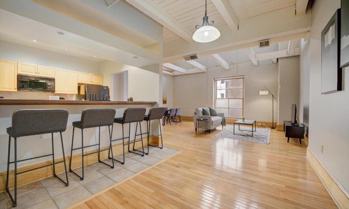 Gateway District Apartment | FRONTDESK 2063 East 4th Street Apts Downtown Cleveland