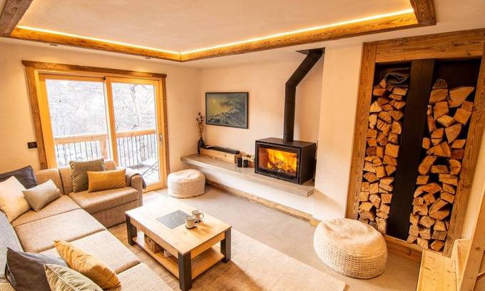 Saint-Martin-de-Belleville Apartment | Fruitière Camarine, comfortable Alpine chalet apartment, ski-in ski-out location
