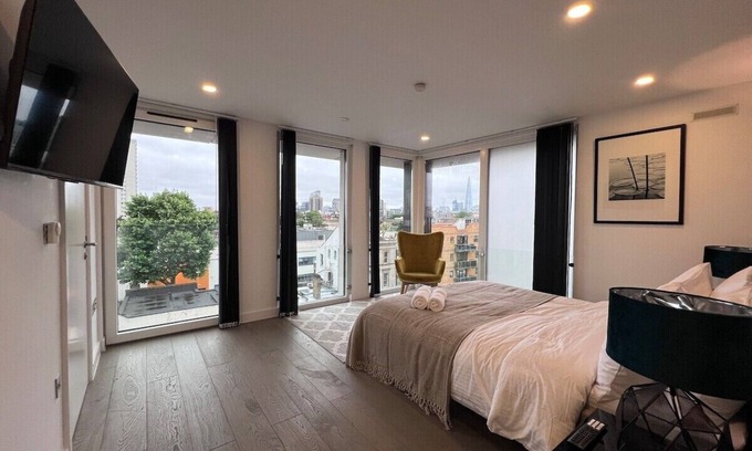 Whitechapel Apartment | FT53 Penthouse Rooms