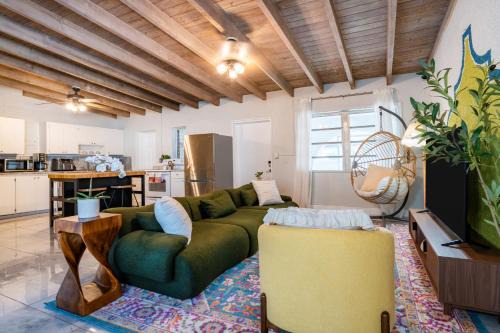 Riverland Village House | FTL Oasis-Close to DT - Close to Beach - Pool