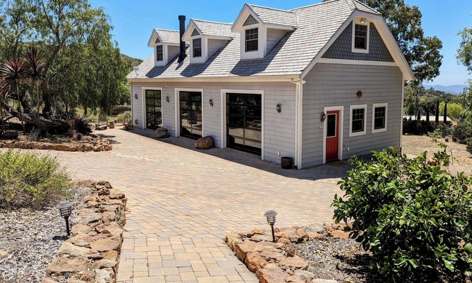 Ramona Cabin | Full Circle Farms Getaways and Retreats - The Lodge