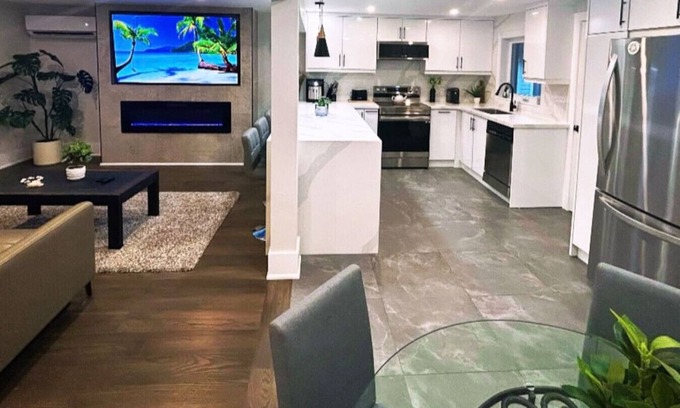 Wasaga Beach Apartment | Full Cottage STEPS 2 BEACH Drive 2 Blue Mountain