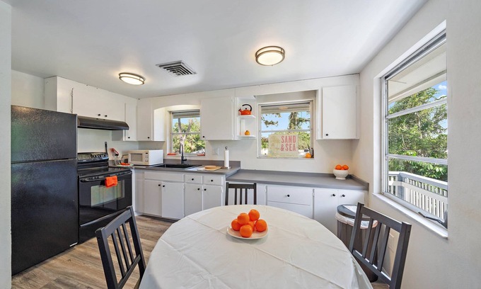 Laurel House | Full Duplex Nokomis Beach .7 Miles from The Beach