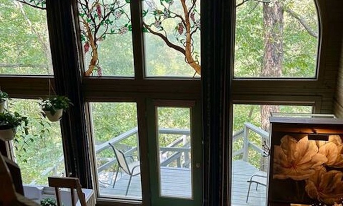 Eureka Springs Cottage | Full Glass Front Eureka Springs Cabin with 20+ mile views from our Mountain Top