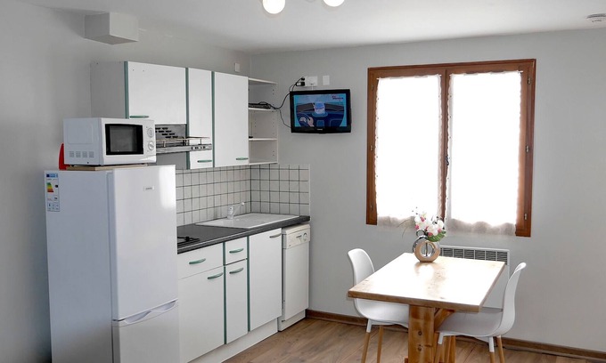 Feissons-sur-Salins Apartment | fully equipped studio - wifi - in mountain village - view of the 3 valleys