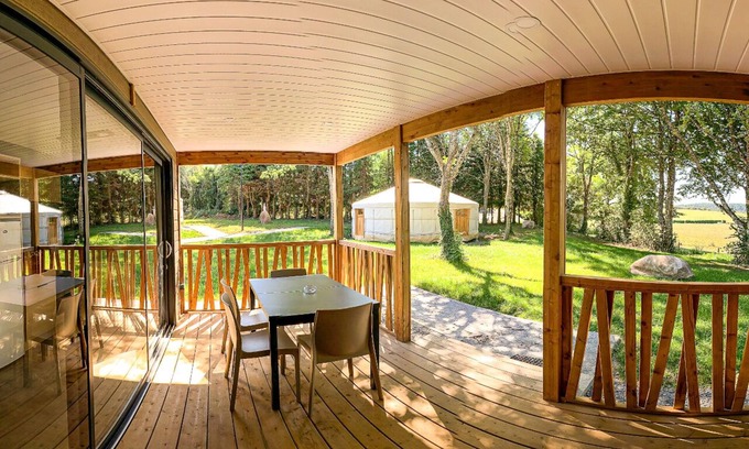 Les Martys Ski Chalet | Fully-equipped 3-bedroom "Laprade" chalet near a large lake