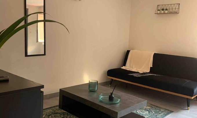 Les Chartreux Apartment | Fully equipped apartment next to the Longchamp