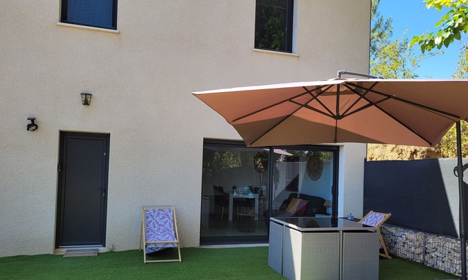 Saint-Julien-de-Peyrolas Apartment | Fully equipped apartment on the ground floor between Gard and Ardèche