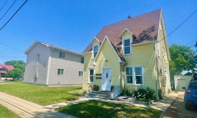 Minot Apartment | 🌞 Fully Furnished Kitchen + Laundry + Free Wi-Fi