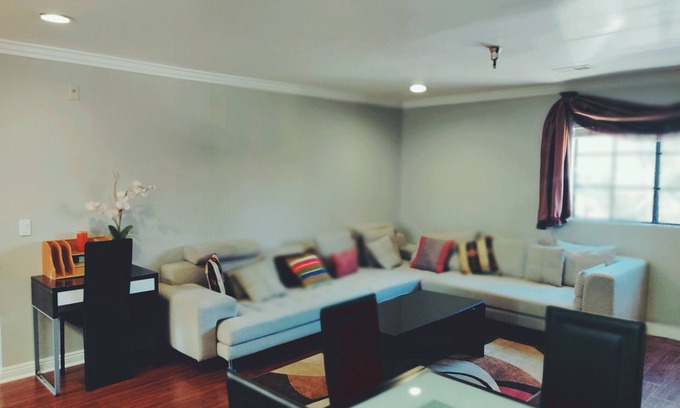 Poway Hotel | Fully Furnished Style 2 BHK - 1 BATH Apt in San Diego Poway-Miramar with Parking