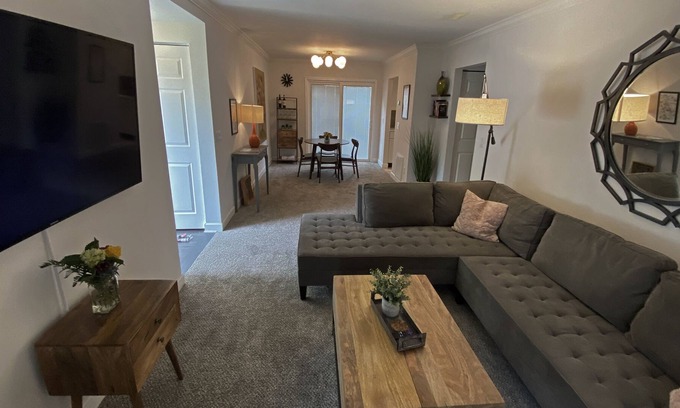 Franklin Condo | Fully furnished & updated condo - walk/bike to historic downtown Franklin