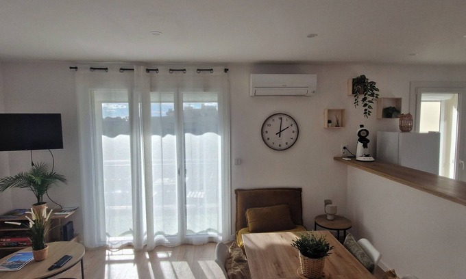 Boulouris-sur-Mer Apartment | Fully renovated 35 m2 studio 2 minutes from the beach.