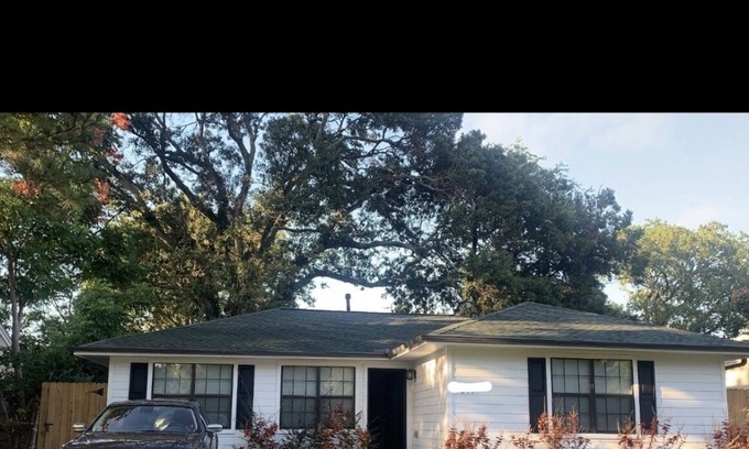 Southeast Houston House | Fully Renovated 3BD 1B Private Residential Home close to all main attractions!