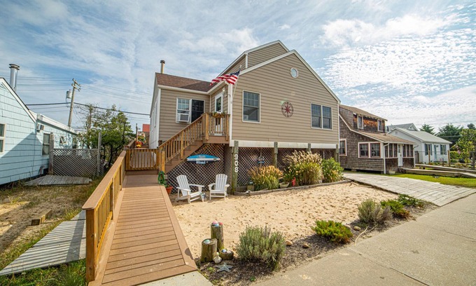 Ocean Beach House | Fully Renovated Family Beach House 2022 Dates now available!