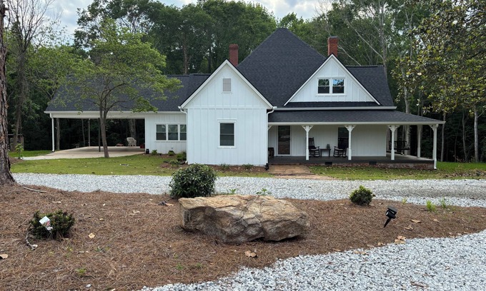 Anderson House | Fully Renovated Farm Home near Clemson and Anderson.
