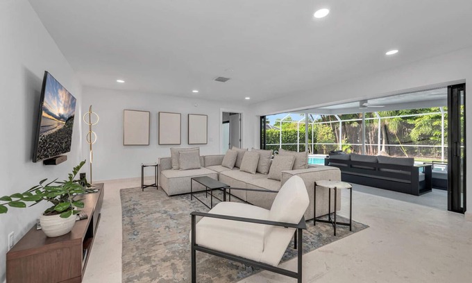 Park Shore House | Fully Renovated Luxury Home W/Private Beach Access & Optional Golf Cart