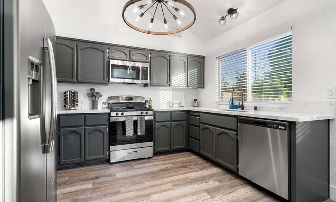 Elk Grove House | Fully Renovated Mansion w/4BD/3BA w/Ample Space