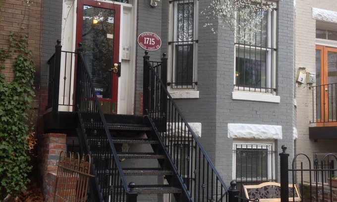 Lanier Heights Apartment | Fully Stocked 1 Bedroom Centrally Located in Adams Morgan Near Great Restaurants