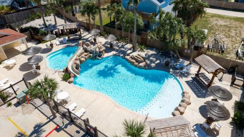 Port Aransas House | Fun 4 Bedroom - Resort Pool Sleeps 12