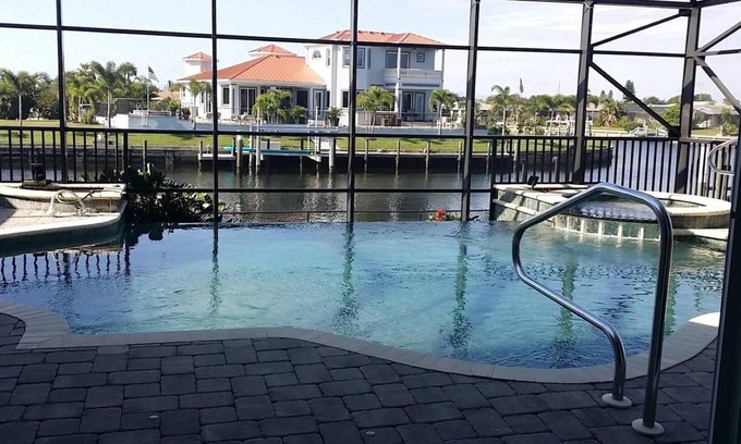 Edgewater House | Fun House 6 bedroom waterfront home - pool & dock