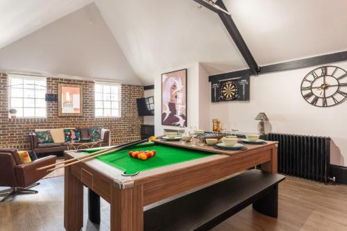 Kemptown Apartment | Fun Kemptown Stay with Games Close To Seafront