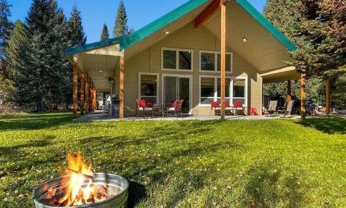 Cascade Cabin | Fun Modern Cabin Near Clear Creek Station