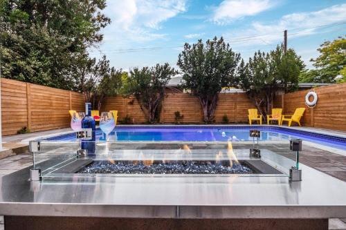 Dorset Park House | Fun Modern Home Game Room Cozy Heated Floors Toronto