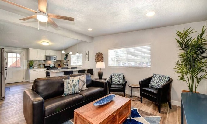 Sacramento House | Fun West-Sac Home Near the River With Hot Tub
