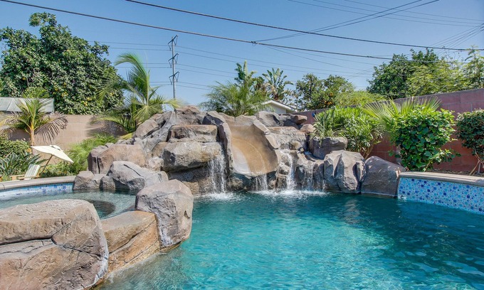 Hermosa Village House | Funtierland + Small World + Close to Disneyland + Waterslide Pool