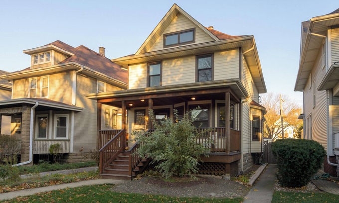 Old Irving Park House | Furnished 2-Bed, 1.5-Bath Home – Old Irving Park – Perfect for Longer Stays!