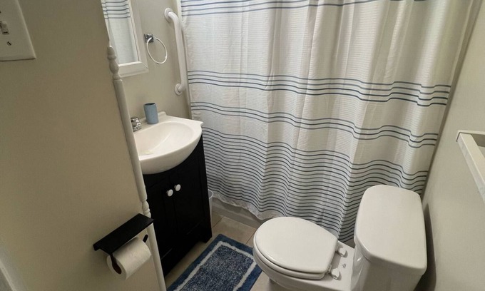 Verona Apartment | Furnished 2 bedroom 1 bathroom bottom floor unit in Verona