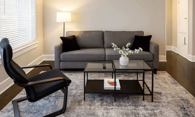 Hyde Park Apartment | Furnished 3BR Apt w/Laundry