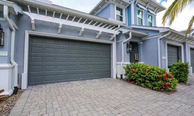 Naples House | FURNISHED ANNUAL OR SEASONAL RENTAL - 3BED/2BATH - FURNISHED-LAKE VIEW