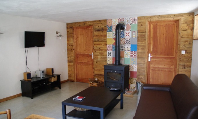 Bozel Apartment | Furnished apartment in a mountain cabin in the hamlet Tincave