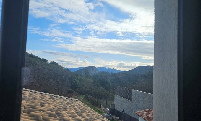 Allauch Apartment | Furnished apartment with all comforts, superb view, quiet location