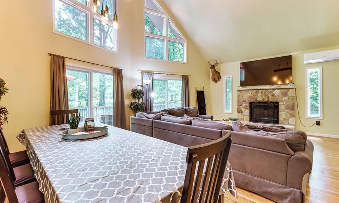 Albrightsville Cabin | Furnished Deck + Fire Pit: Poconos Outdoorsy Gem
