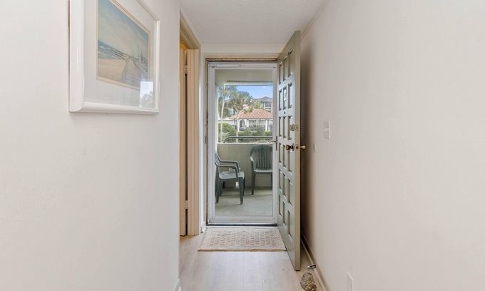 Sawgrass Apartment | Furnished Efficiency Steps from the Beach