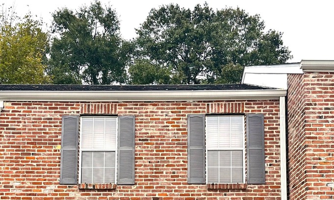 Lafayette Condo | FURNISHED Midtown condo in quiet complex in residential area.