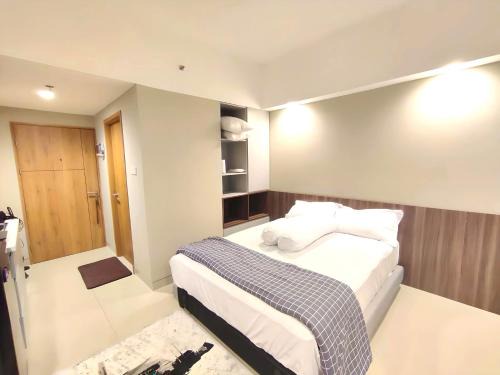 Duren Sawit Apartment | Furnished Studio, 5 mins to LRT Jabodebek Station